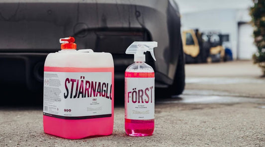 Stjarangloss Forst 5L and 1L in front of BMW
