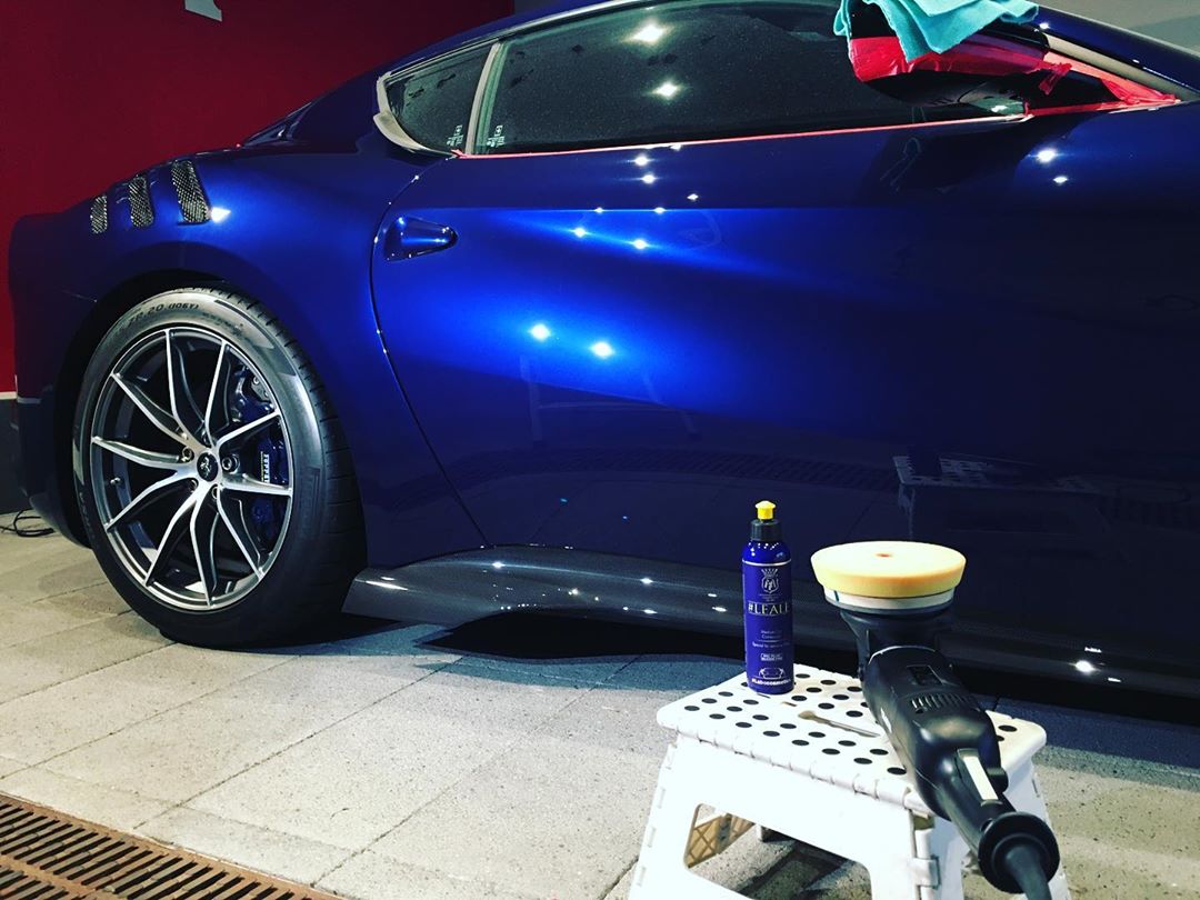 Labocosmetica Leale. Medium cut compound polish. best polisher. Easy wipe off. Blue bottle, black lid and yellow tip. Labocosmetica Cork Ireland