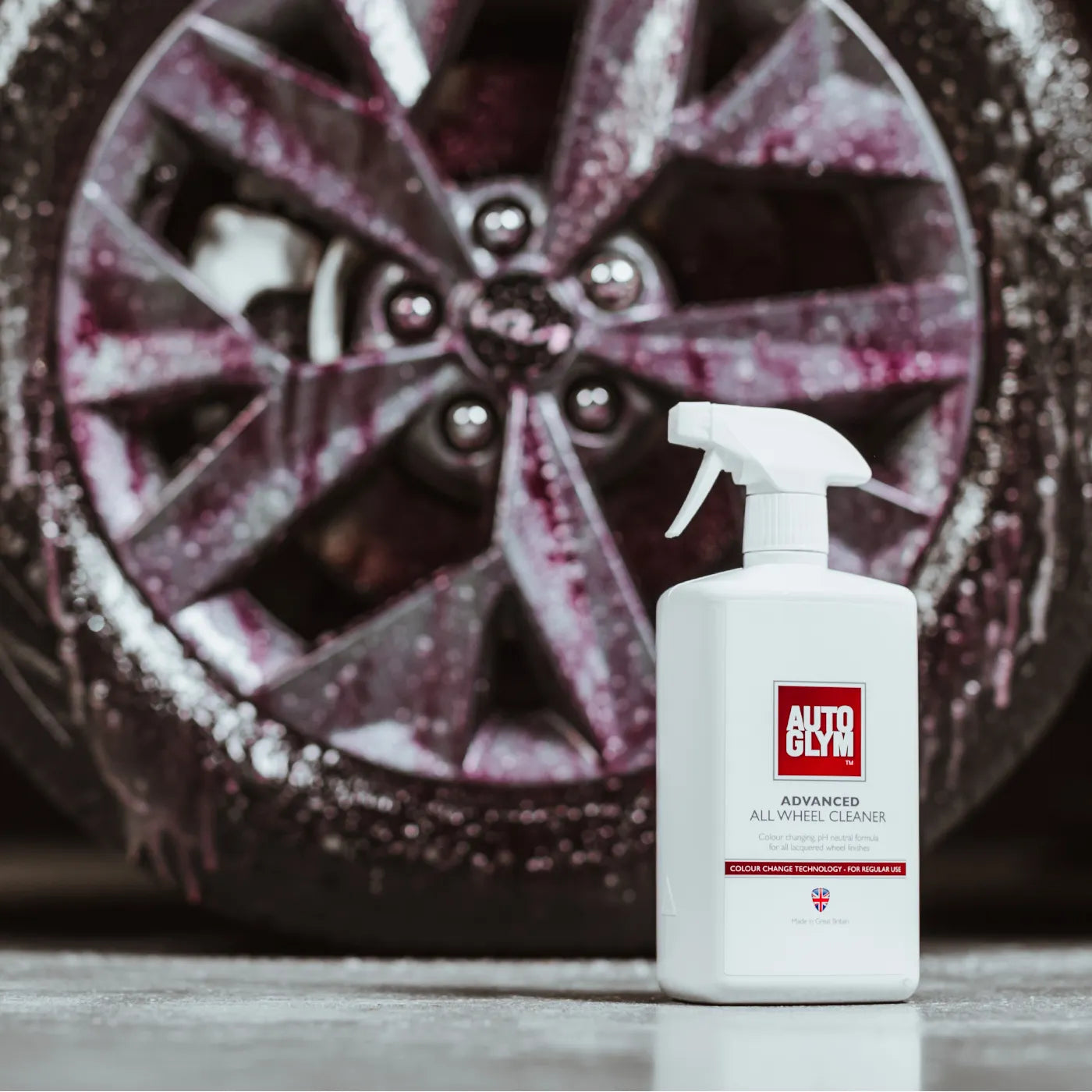 Autoglym Wheel Cleaner like Magma. An ultimate wheel cleaner that safely cuts through road grime? It’s time you reached for a bottle of our colour changing, high-cling, pH neutral Advanced All Wheel Cleaner. Autoglym Ireland