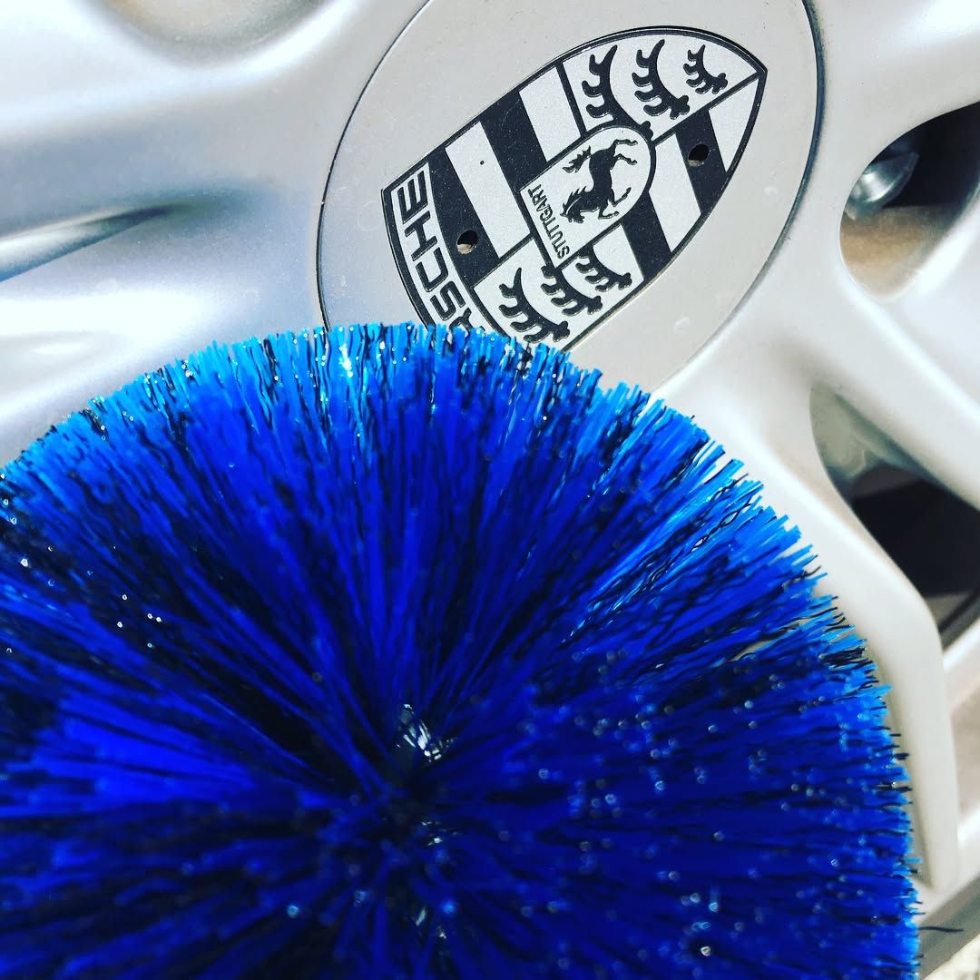 EZ Detail Go Brush – compact wheel and wheel arch cleaning brush with flexible, non-scratch bristles and a rubber-coated handle for safe detailing. EZ Detail Brush Ireland