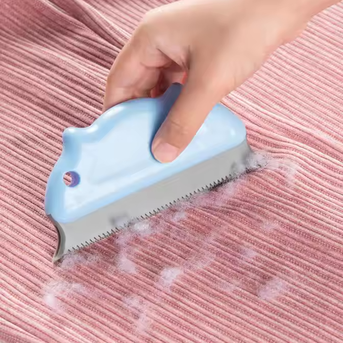 The APS Basics Fluff & Hair Extractor is a practical tool designed to make cleaning pet hair, dirt, and lint from fabrics simple and effective. Ideal for use on upholstery, carpets, and mats, it helps lift and collect debris without damaging delicate fabrics.