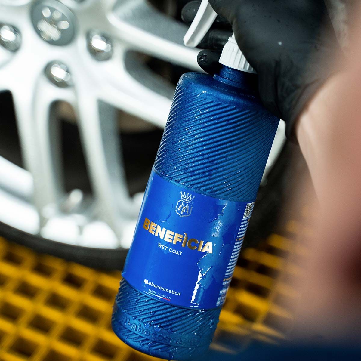 Labocosmetica Beneficia like Gyeon Wet Coat. Hydrophobic rinse aid with gloss. Quick detailer hydrophobic coating. High gloss. Labocosmetica Cork Ireland