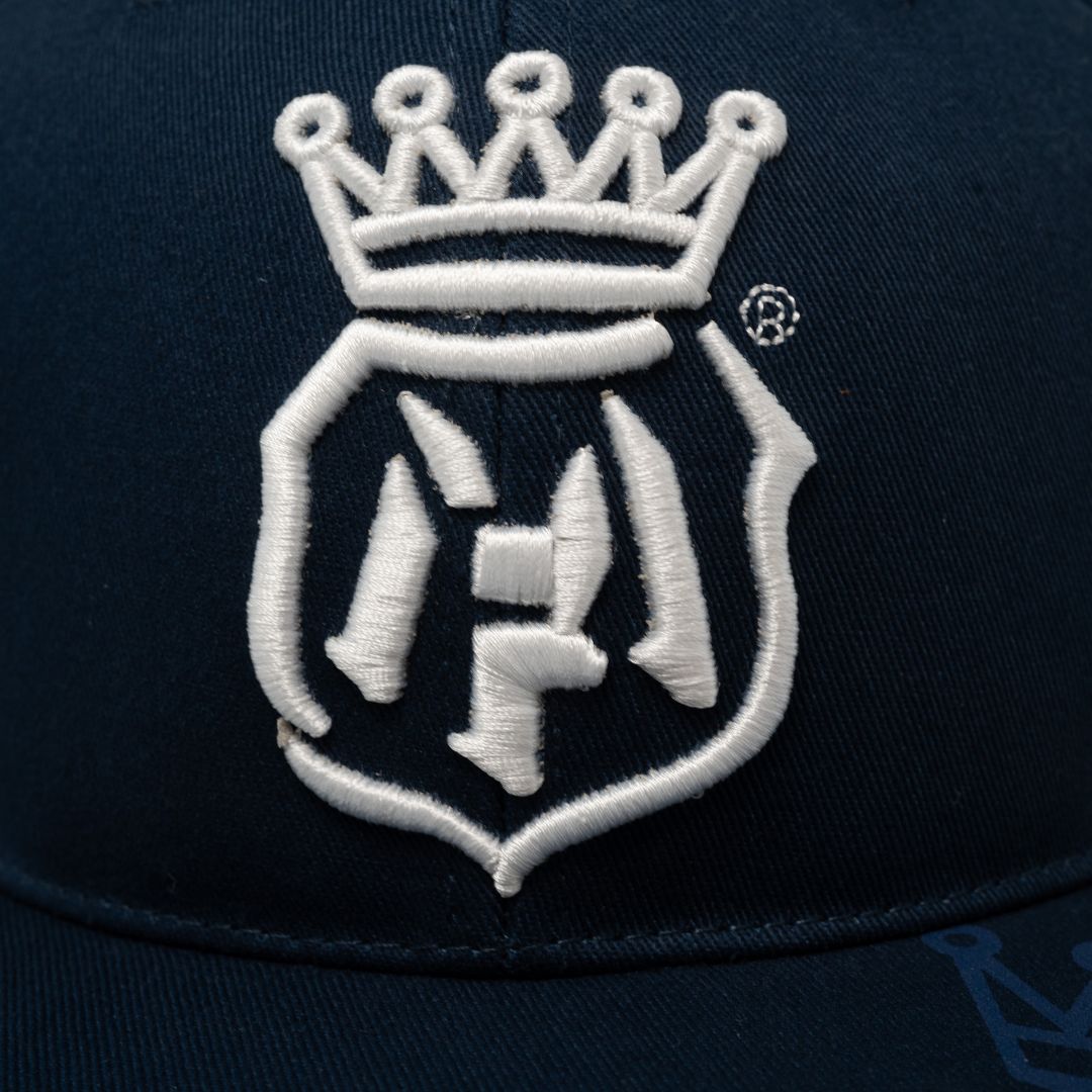 Labocosmetica cap with Crown Logo in 3D for a strong visual impact. Streetwear Style: Modern silhouette with straight visor and flattened top for a young streetwear and urban look. Labocosmetica Ireland