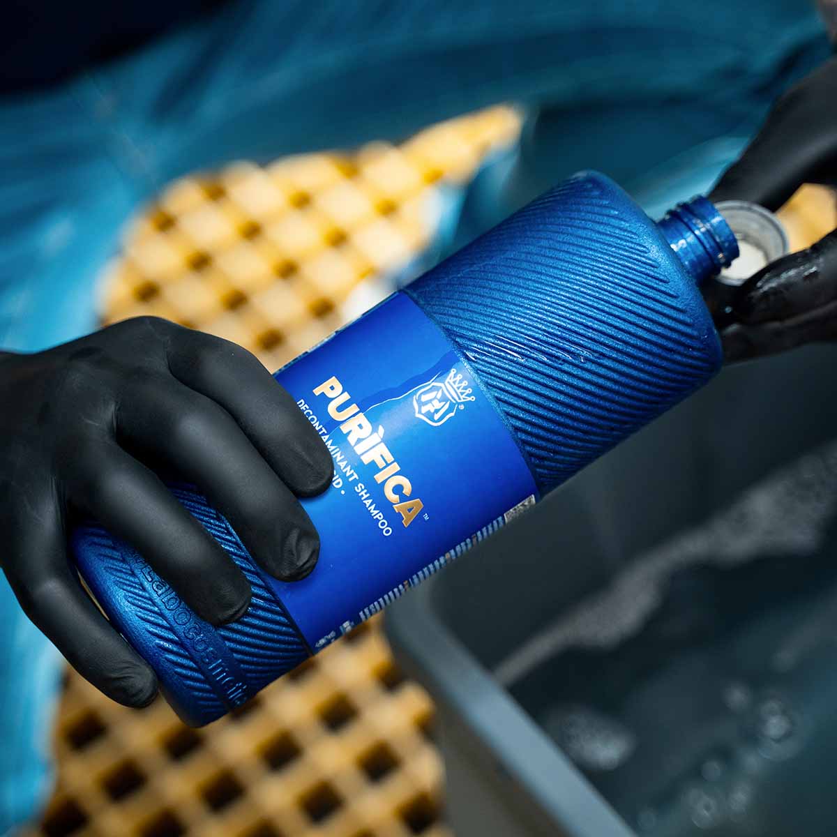 Labocosmetica Purifica Shampoo. Acid Shampoo for decontamination. Ceramic coating shampoo. Blue bottle with see through cap. Labocosmetica Cork Ireland