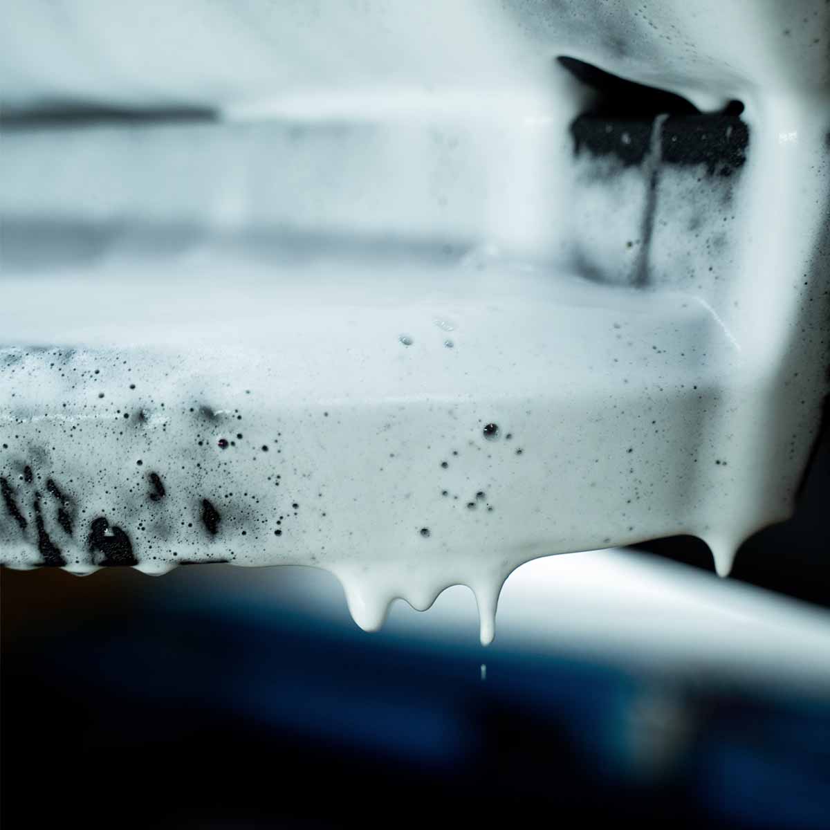 Labocosmetica Purifica Shampoo. Acid Shampoo for decontamination. Ceramic coating shampoo. Blue bottle with see through cap. Labocosmetica Cork Ireland