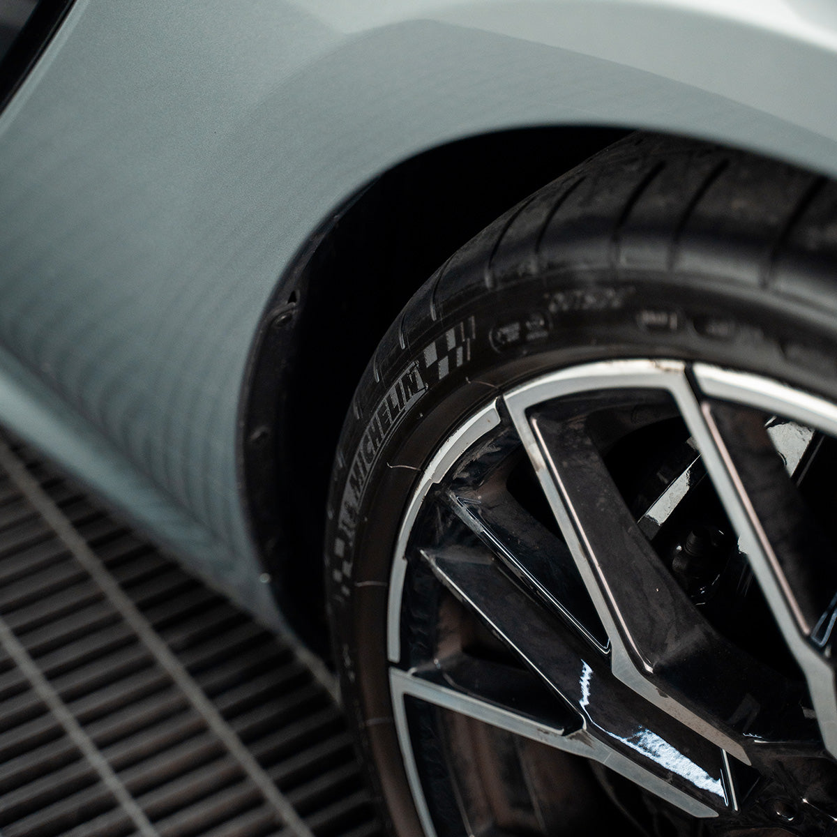 Labocosmetica Hydra Tyre dressing. matte sating tyre dressing and tyre shine. Trim Dressing. Plastic trim dressing. 3 months duration. Labcosmetica Cork Ireland.