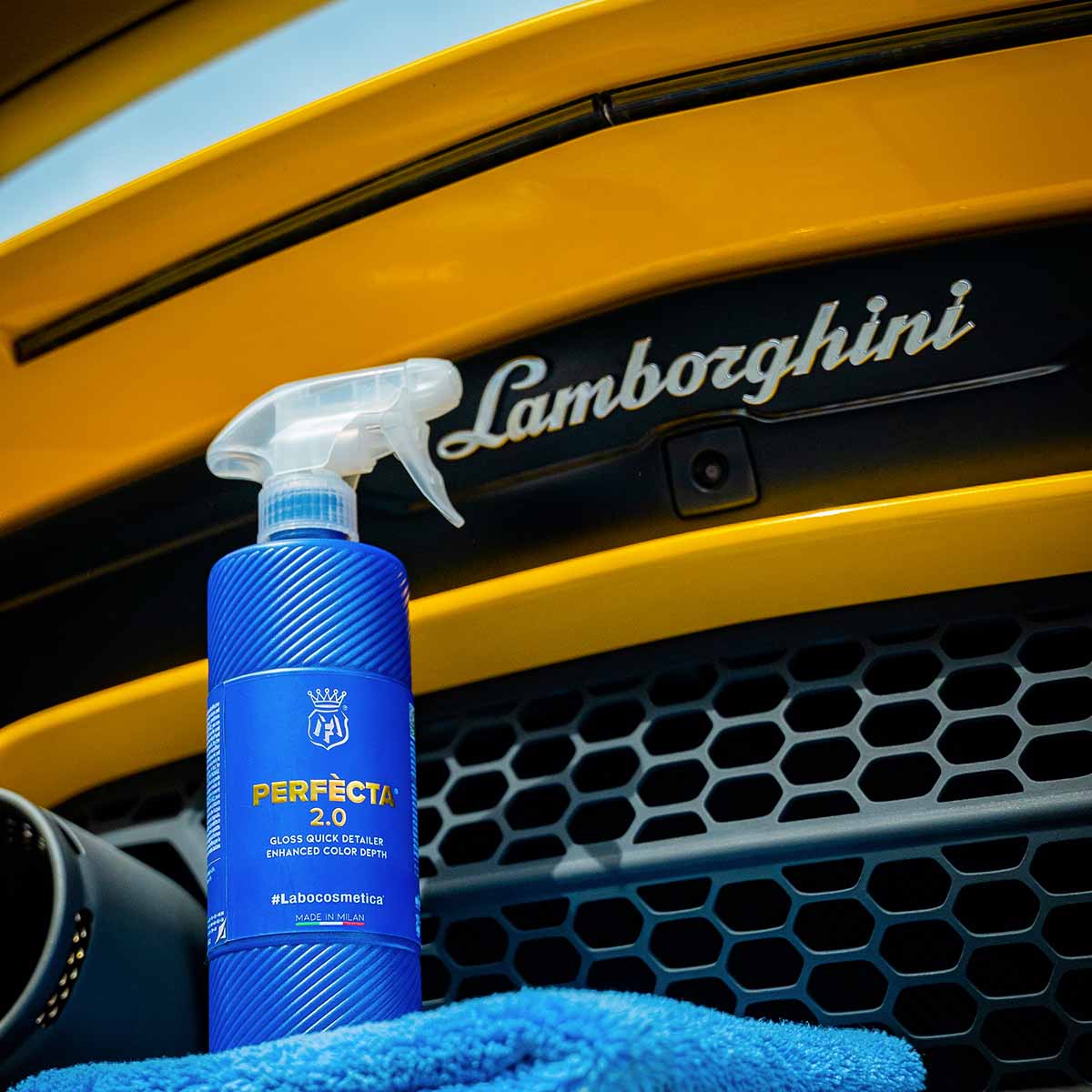 Labocosmetica Perfecta 2.0. next generation gloss quick detailer for enhanced colour depth. Remove Waterspots. Best quick detailer for summer. No streak quick detailer. Labocosmetica Cork Ireland. Labocosmetica Ireland. Lamborghini