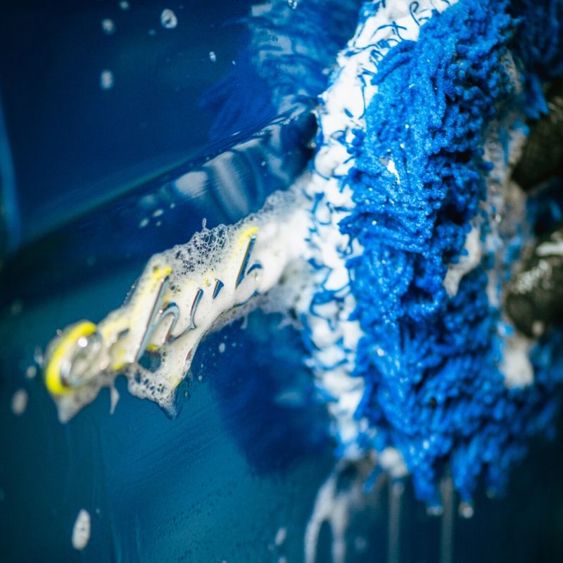 Labocosmetica Semper pH Neutral Shampoo. Best shampoo with high dilution ratio. High foaming shampoo and safe on ceramic coatings. Blue bottle with see through cap. Labocosmetica Cork Ireland