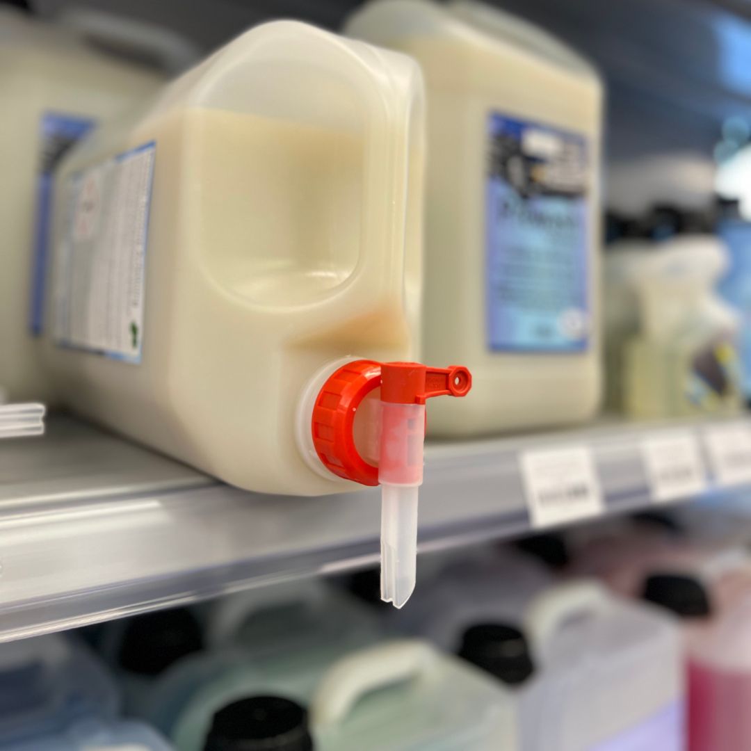 Drum Cap and Tap to fit 4500ml Labocosmetica and MaFra containers as well as Vasco 5L jerry cans. Drum Cap and Tap to fit 4500ml Labocosmetica and MaFra containers as well as Vasco 5L jerry cans. Size: 13/40