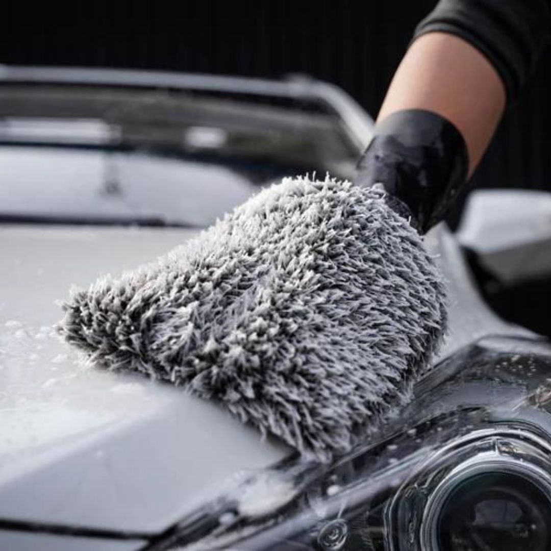 Purestar wash mitt, Korean microfibre, widely known for their premium and quality towel and cloths have upgraded their buffing and drying towel with magnets for door mirror drips. Purestare Ireland