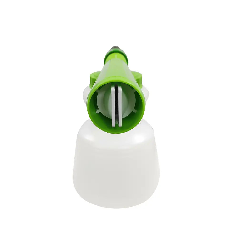 Snow Foam Gun – Easy Car Cleaning Without a Pressure Washer
This snow foam gun is a simple and convenient way to pre-wash your car. It connects directly to any standard garden hose, so there’s no need for a power washer or specialist equipment.