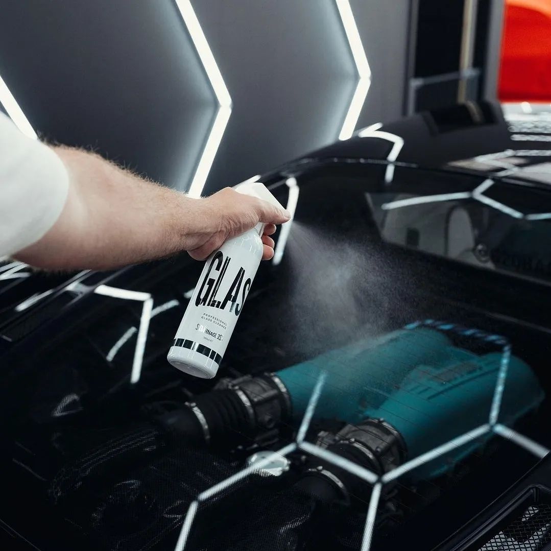 Stjarnagloss Glas Professional Glass cleaner 500ml bottle. Solvent based glass cleaner. Non alcohol Glass cleaner. Stjarnagloss Ireland, Stjarnagloss Cork Ireland. Porsche 911 side window