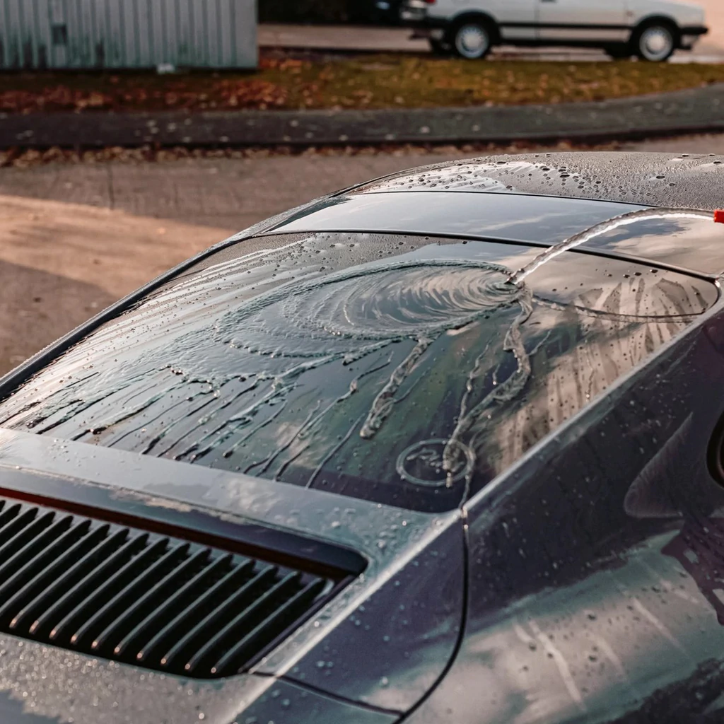 Stjarnagloss Glatt on Porsche hydrophobic and Water repellent rinse aid for coating your car quickly after washing. Stjarnagloss Ireland, Stjarnagloss Cork Ireland