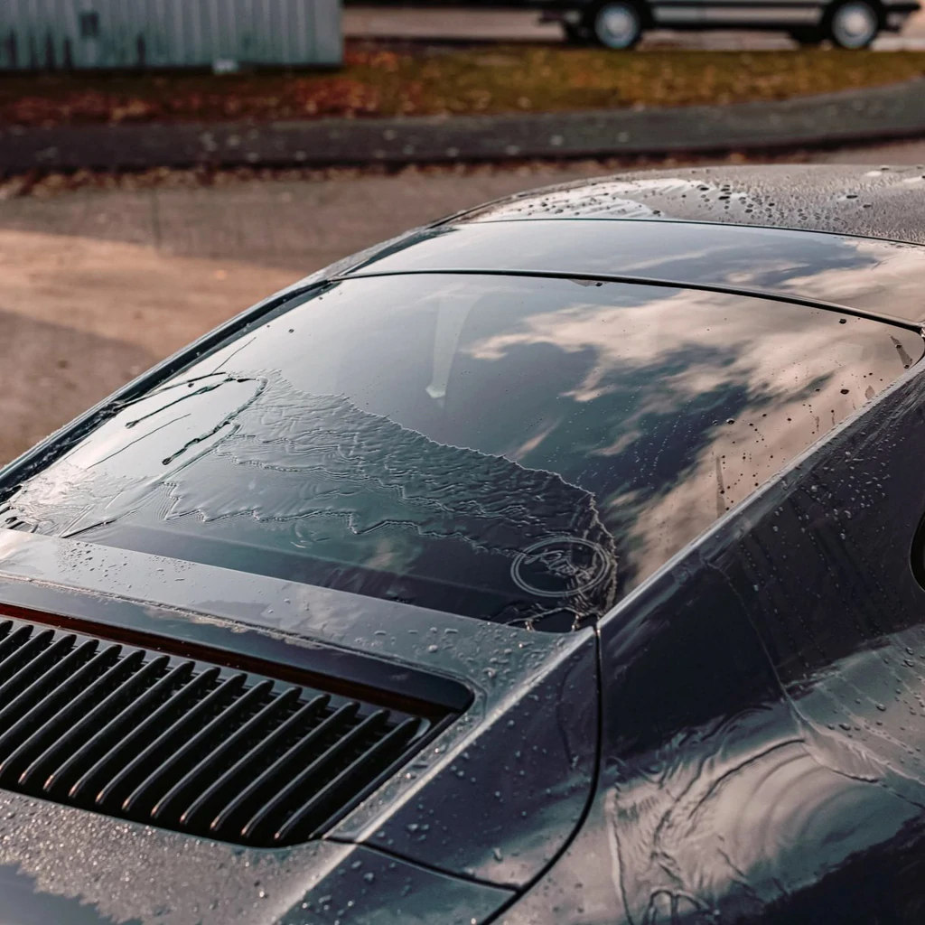 Stjarnagloss Glatt on Porsche hydrophobic and Water repellent rinse aid for coating your car quickly after washing. Stjarnagloss Ireland, Stjarnagloss Cork Ireland