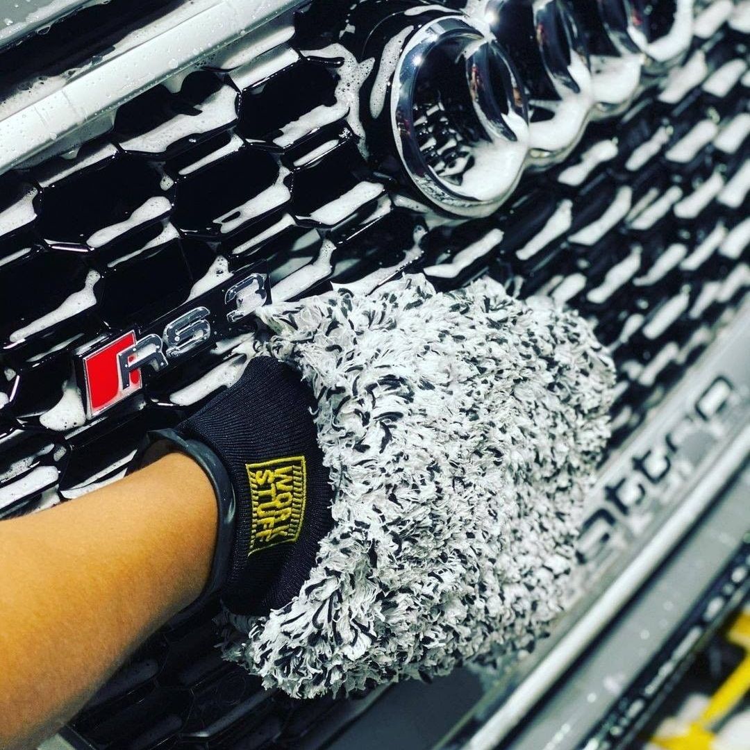 Work Stuff STORM Wash Mitt. White and black was mitt for cars with black cuff. wash glove for car washing. microfibre was mitt very soft. Work Stuff Ireland