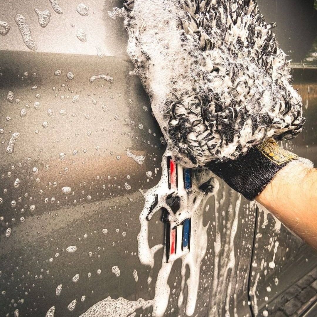 Work Stuff STORM Wash Mitt. White and black was mitt for cars with black cuff. wash glove for car washing. microfibre was mitt very soft. Work Stuff Ireland