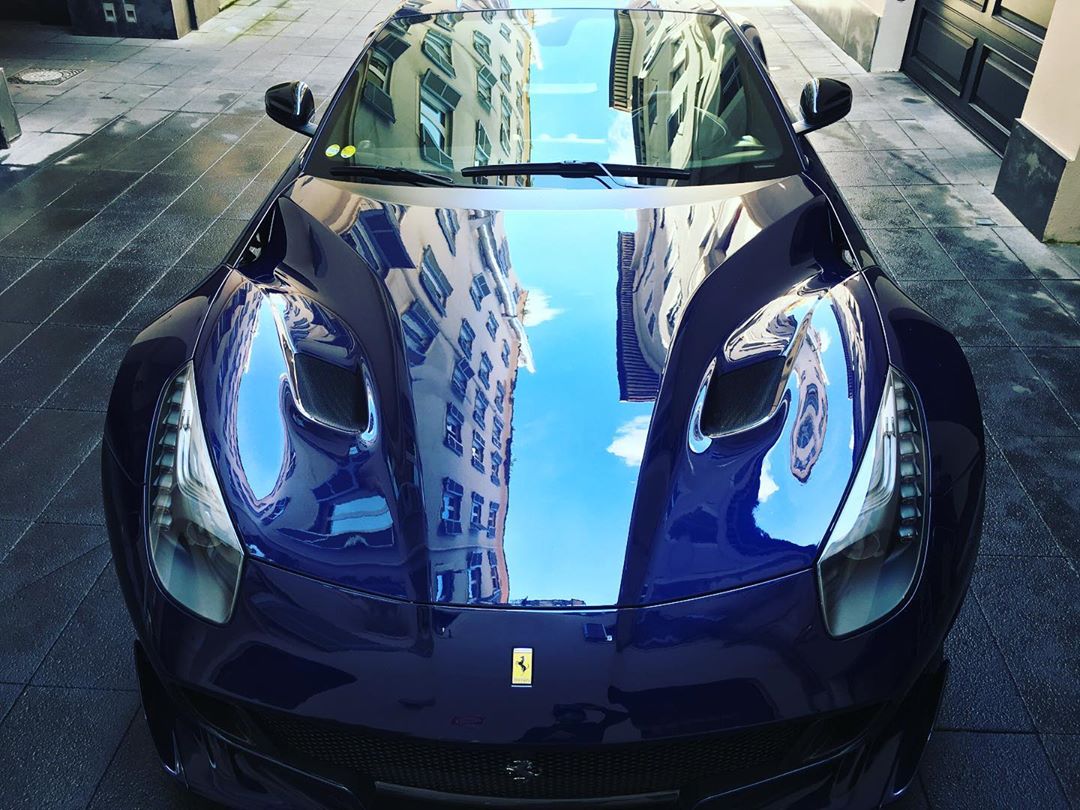 Labocosmetica Leale. Medium cut compound polish. best polisher. Easy wipe off. Blue bottle, black lid and yellow tip. Labocosmetica Cork Ireland