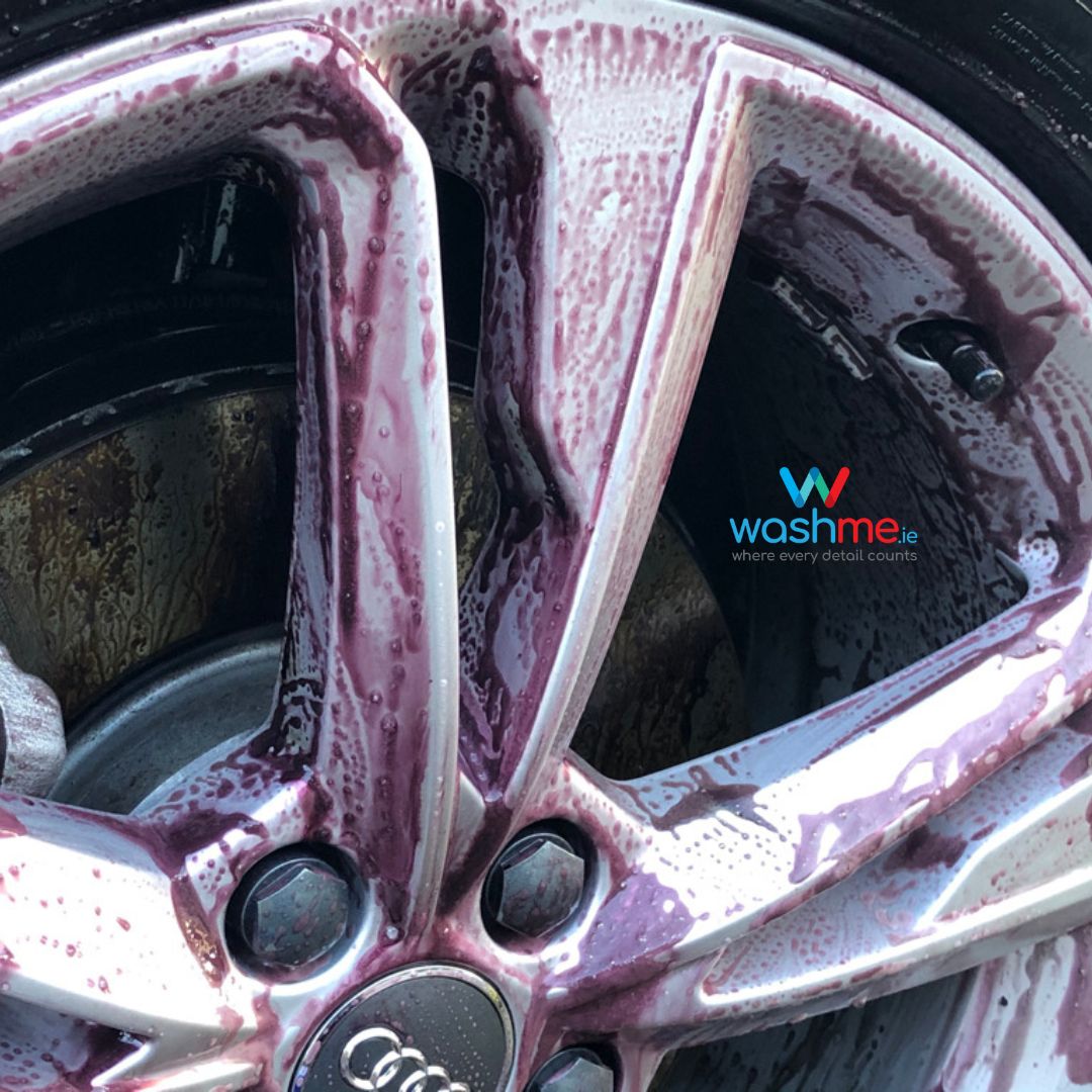Bilt Hamber Auto-Wheel. Bilt Hamber Cork Ireland. Best wheel Cleaner Ireland. Alloy wheel, Steel wheel cleaner. Turns red. Turns purple. Acid free wheel cleaner