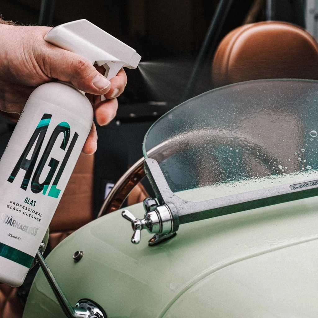 Stjarnagloss Glas Professional Glass cleaner 500ml bottle. Solvent based glass cleaner. Non alcohol Glass cleaner. Stjarnagloss Ireland, Stjarnagloss Cork Ireland. Porsche 356 windshield