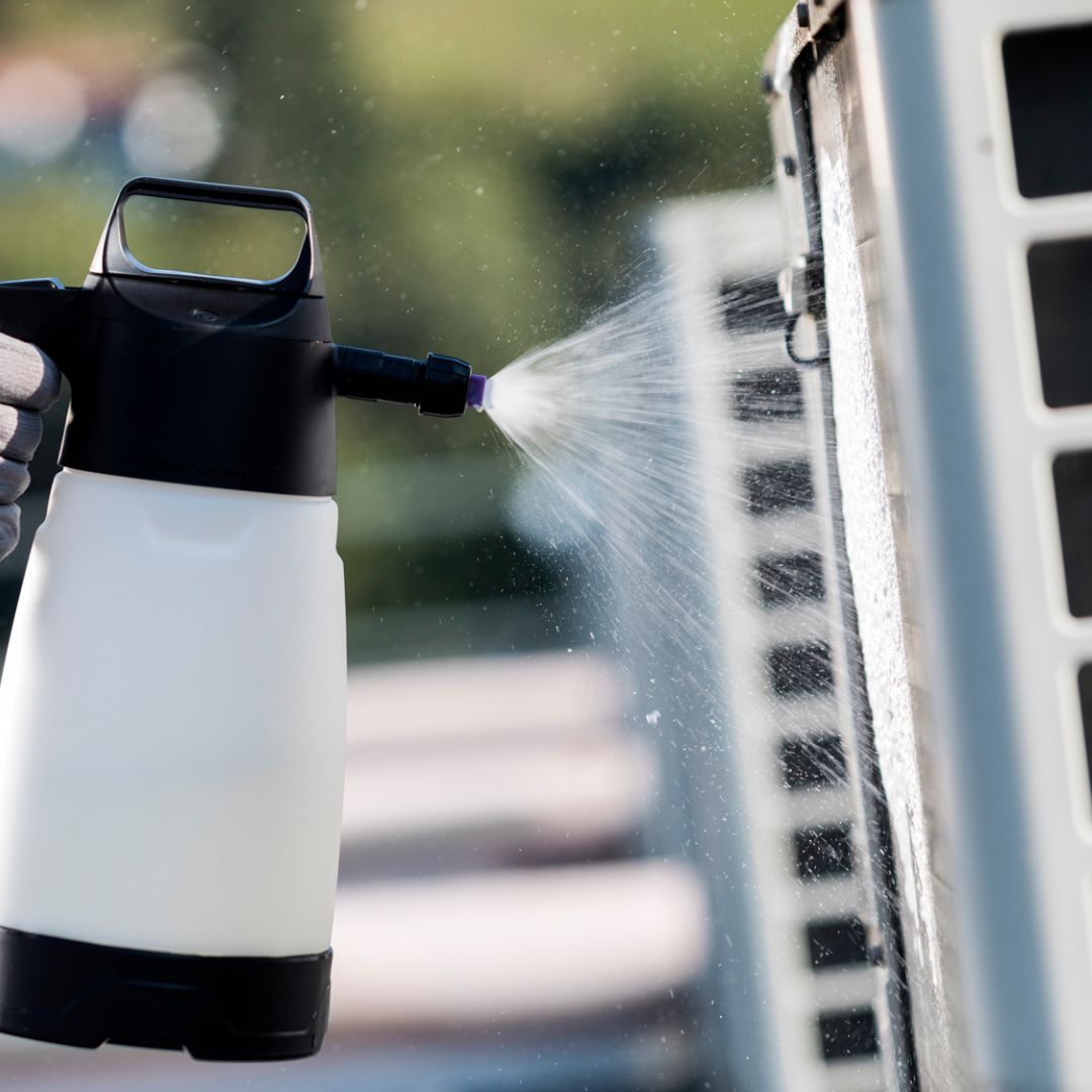 IK Foam Pro 2 hand foamer for snow foam and wheel cleaner. IK Hand Foamer Pro2. Foam gun in black and white. Pump sprayer for snow foam gun. snow foam for wheels. IK Cork Ireland