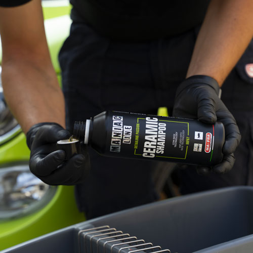 Maniac Ceramic Shampoo with SiO2 technology provides a hydrophobic coating that allows you to keep the car cleaner for longer. Ma Fra Ireland, Maniac Line Ireland