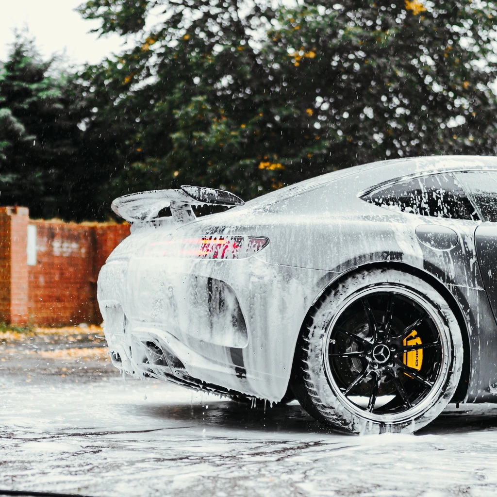 Stjarnagloss Sno Snow Foam. ph neutral snow form. thick snow foam. pre wash snow foam. best snow foam. Like Autoglym Polar Blast, ADBL Yeti. Stjarnagloss Ireland, Stjarnagloss Cork Ireland. Mercedes AMG GT