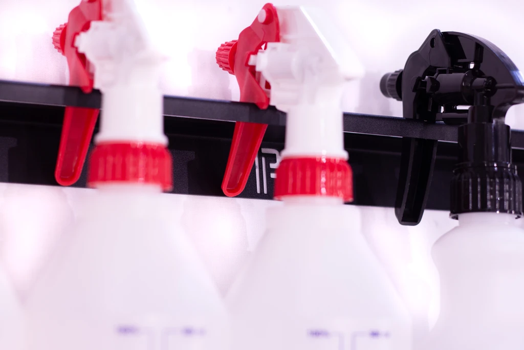 Poka Premium Bottle Holder 80cm. High quality aluminium brush holder for workshop. Poka Premium Ireland Poka Premium Cork Ireland