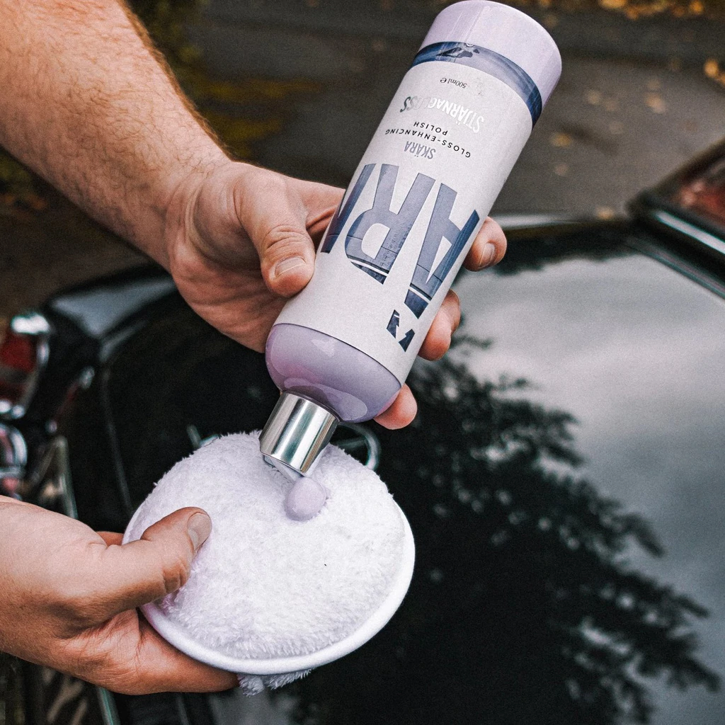 Stjarnagloss Skara is a micro-abrasive fine cut polish to clean, glaze and seal gloss paintwork. Stjarnagloss Ireland, Stjarnagloss Cork Ireland