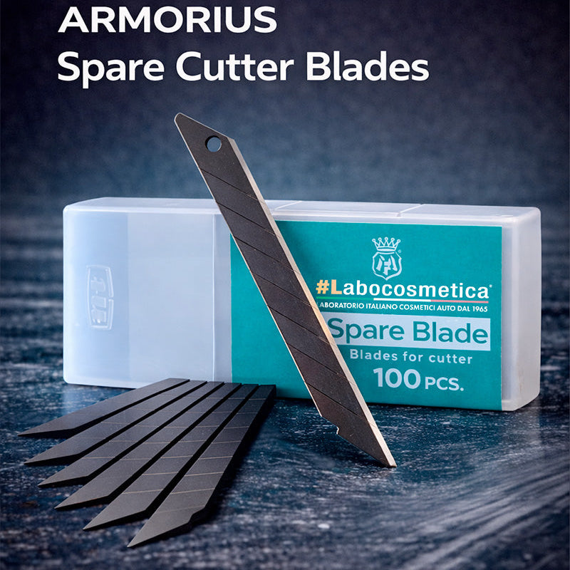Spare blade packaging with blades on a dark surface, featuring Labocosmetica branding.