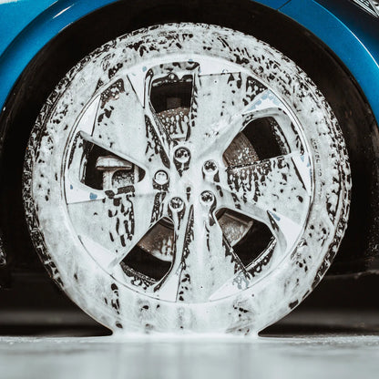 Custom Wheel Cleaner is safe to use on all wheel types including diamond cut, lacquered carbon fibre, steel, split rims, chrome, painted, anodised and plastic. Autoglym Ireland