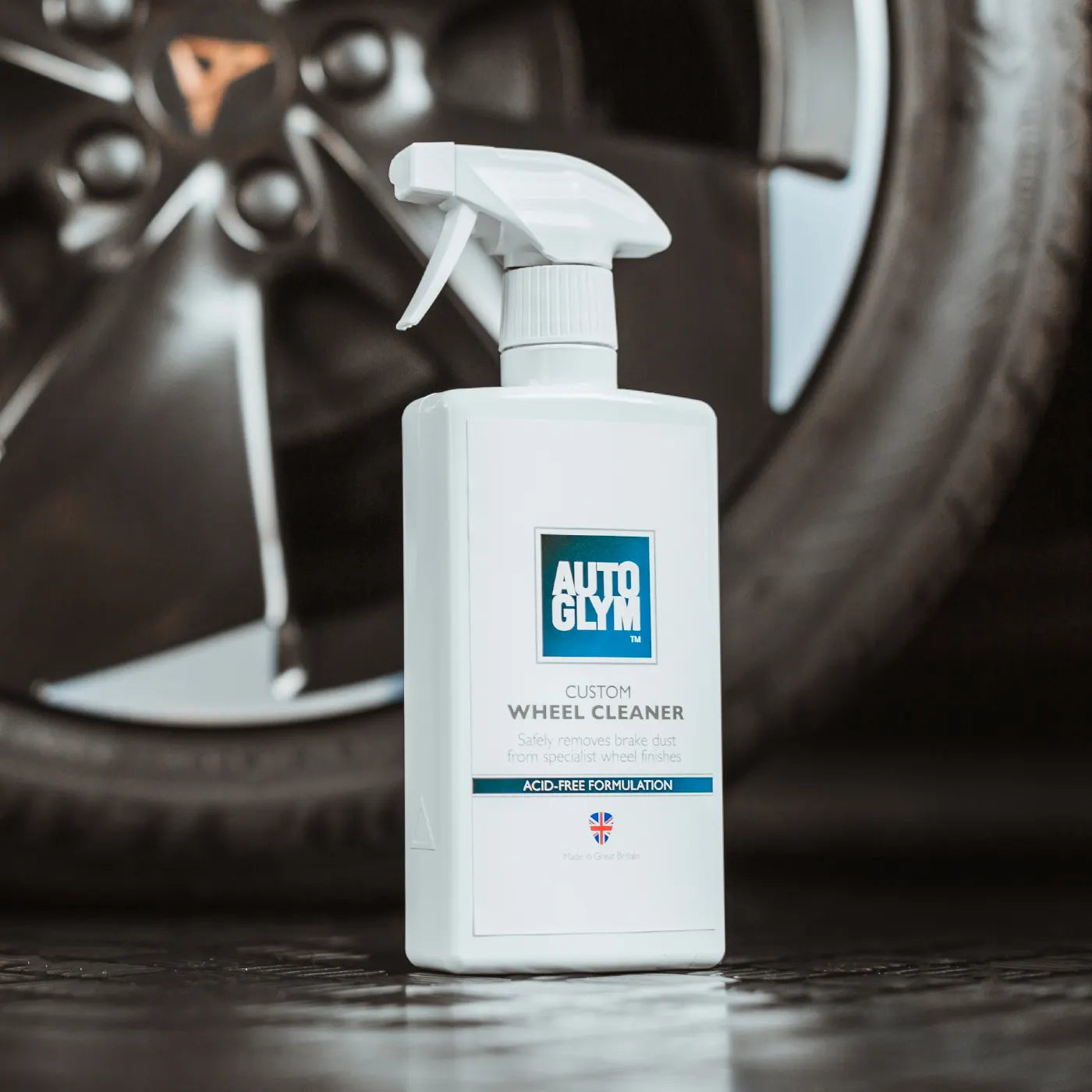 Custom Wheel Cleaner is safe to use on all wheel types including diamond cut, lacquered carbon fibre, steel, split rims, chrome, painted, anodised and plastic. Autoglym Ireland