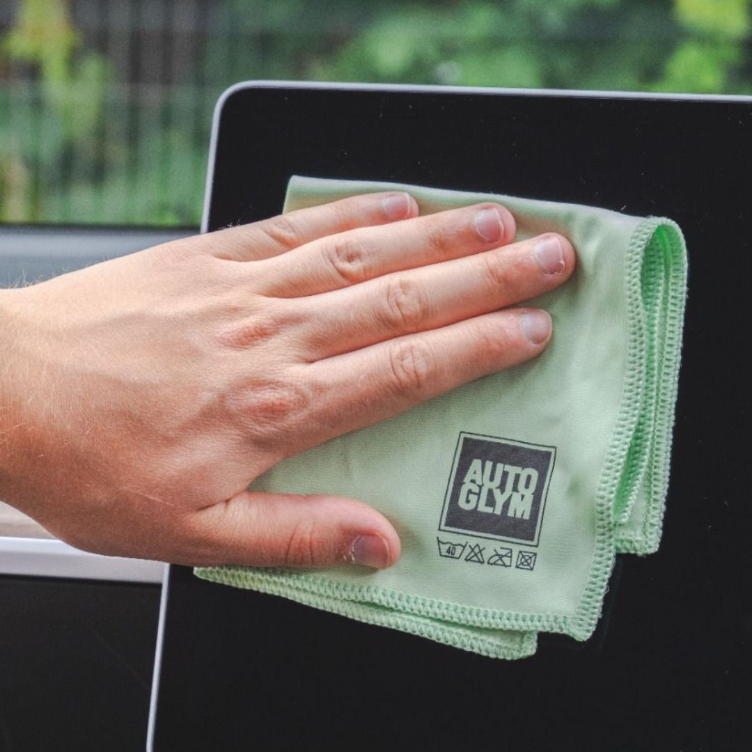 The new, 2024 Glass and Screen cloths are ultra soft cloths that leave a crystal clear, lint free finish on glass and interior screens.  The Autoglym Glass and Screen Cloths are high-quality cloths perfect for achieving a crystal clear, lint free finish on your windows, interior screens, and any other glass surfaces. Autoglym Ireland