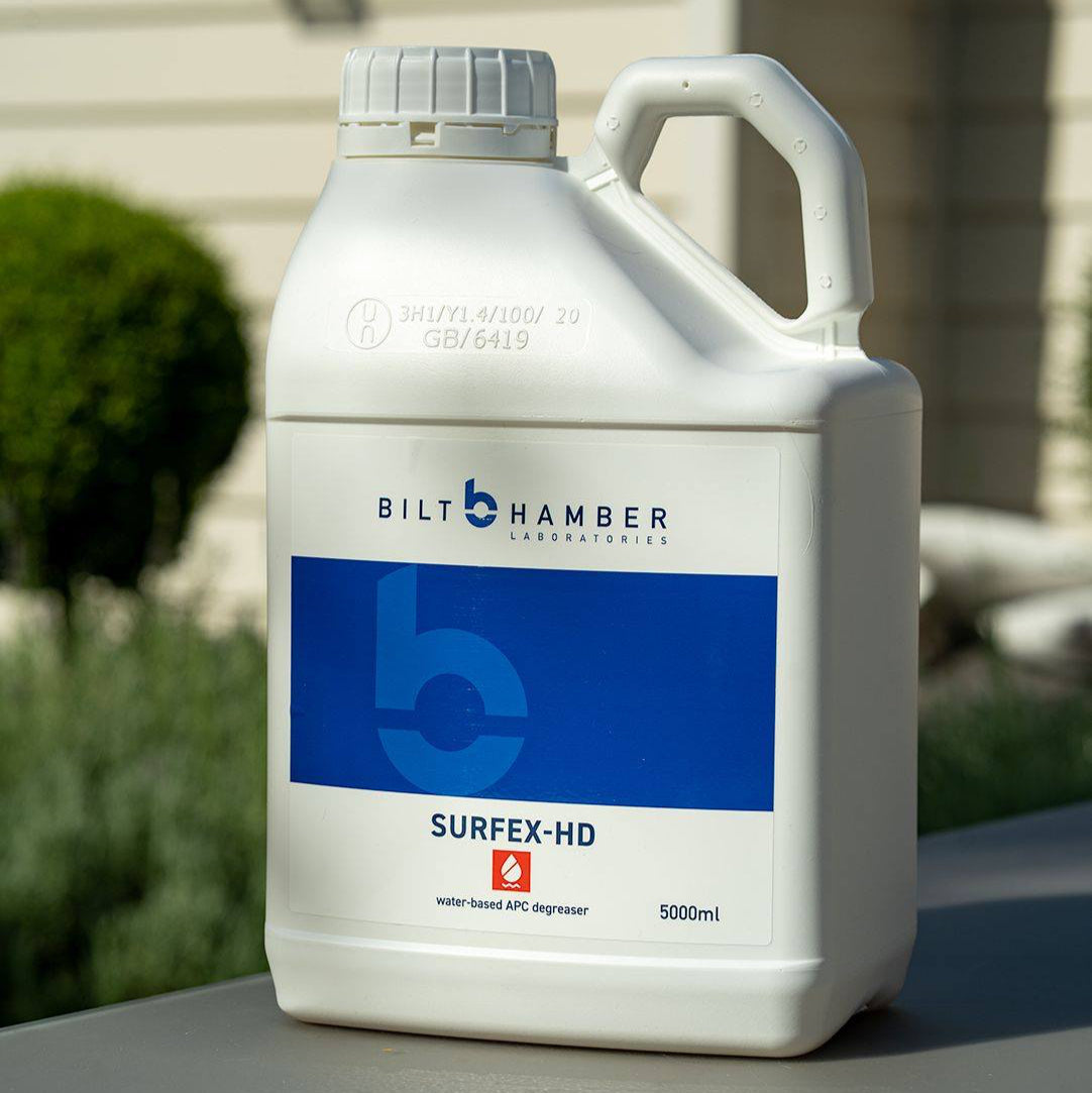 Bilt Hamber SURFEX-HD container on a surface with a blurred outdoor background