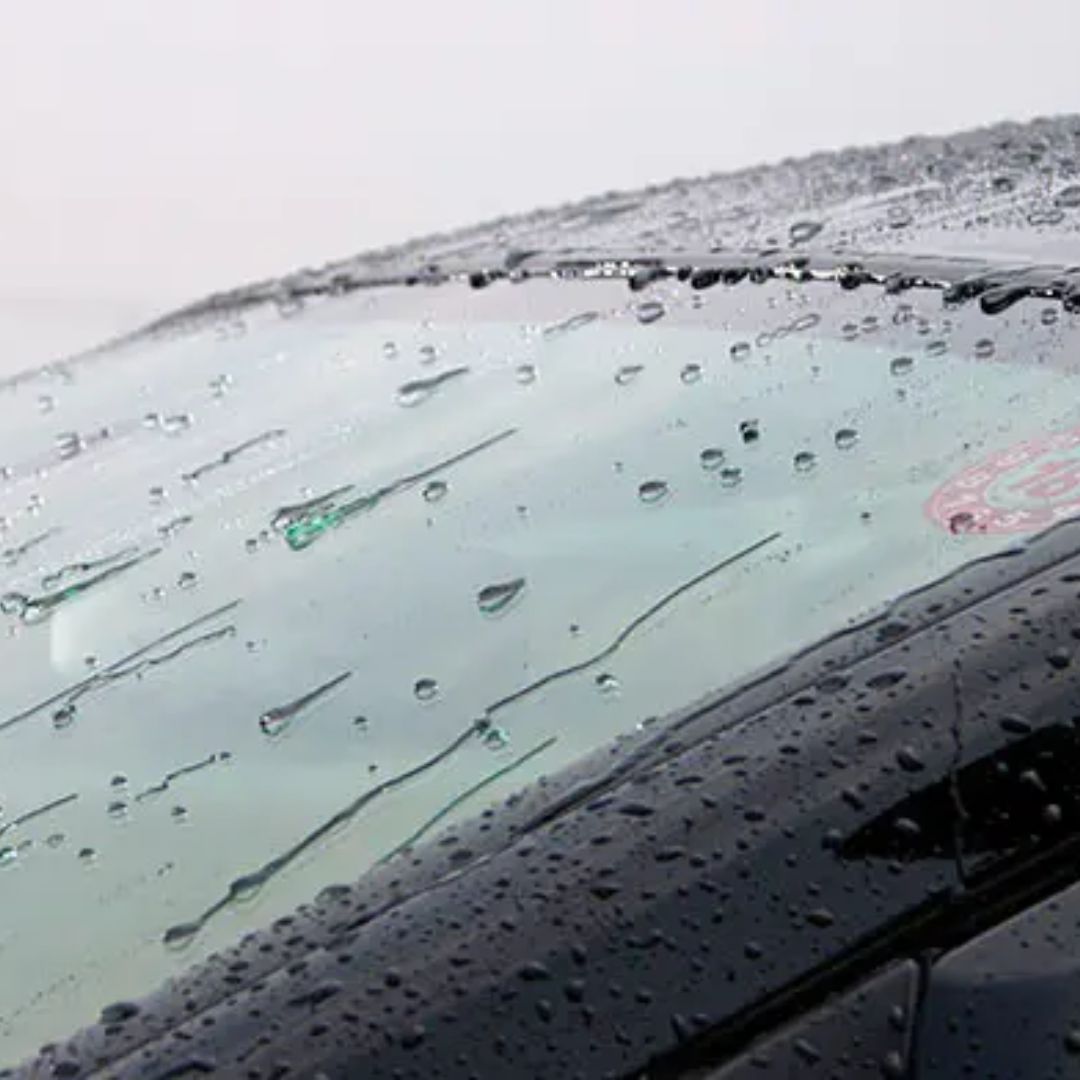 Car window with water droplets on a cloudy day cleaned with New 2026 SOFT99 Glaco De Cleaner Hydrophobic Glass Cleaner 400ml