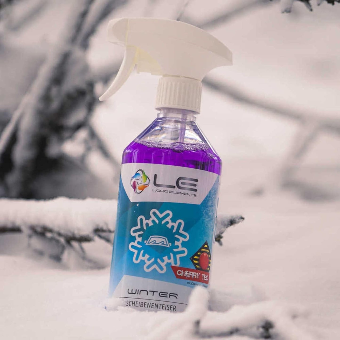 Liquid Elements Winter De-Icer quickly defrosts any glass and headlights quickly and conveniently and without re-freezing.