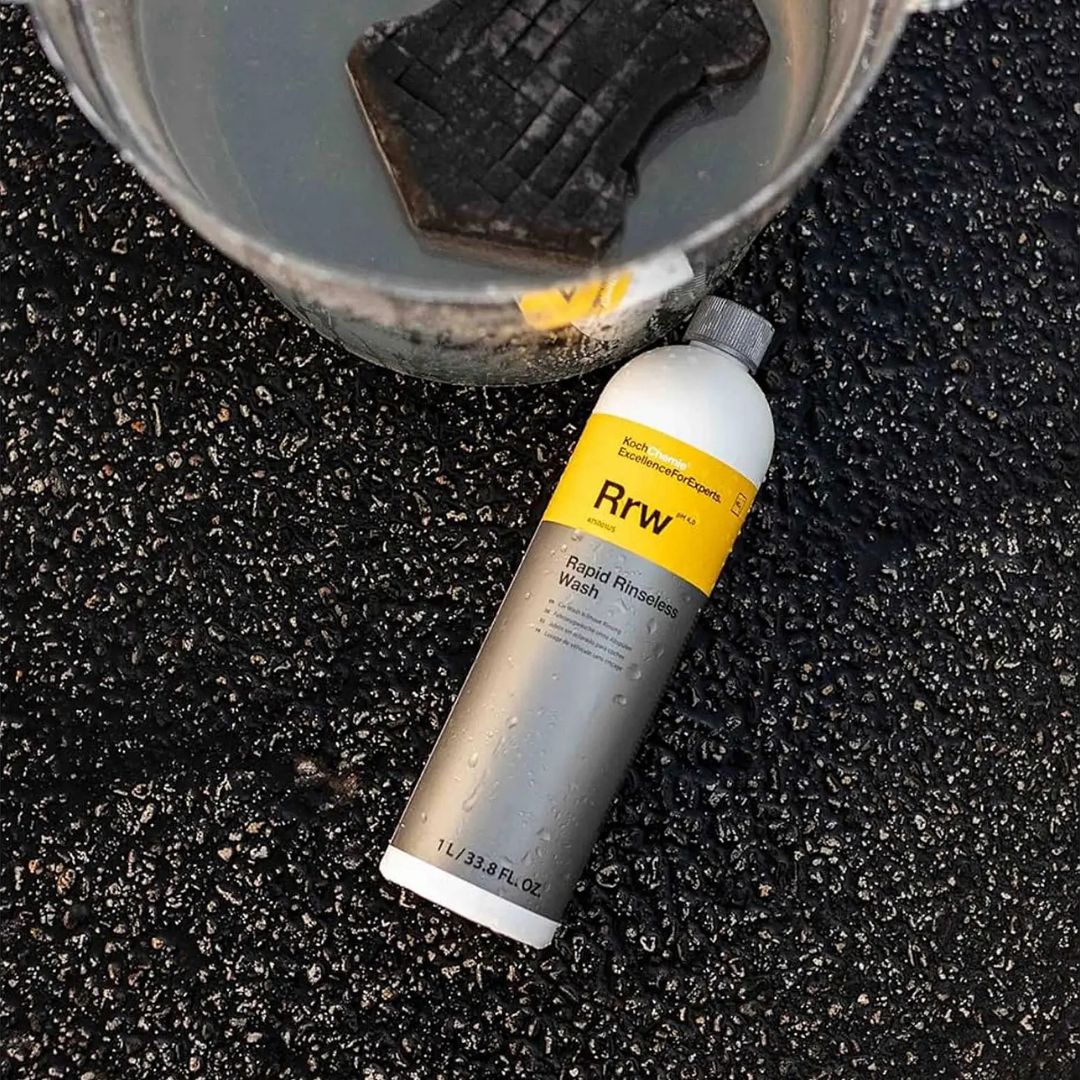 Koch Chemie RRW Rapid Rinseless Wash can on a black surface with a bucket in the background