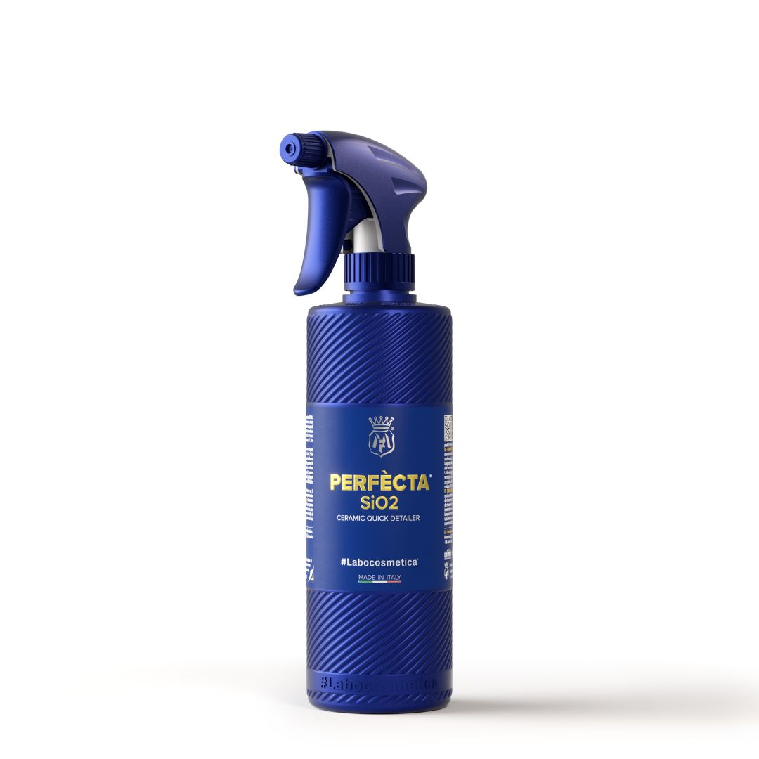 Blue spray bottle labeled Labocosmetica 'Perfecta SiO2' Quick Ceramic Detailer on a white background