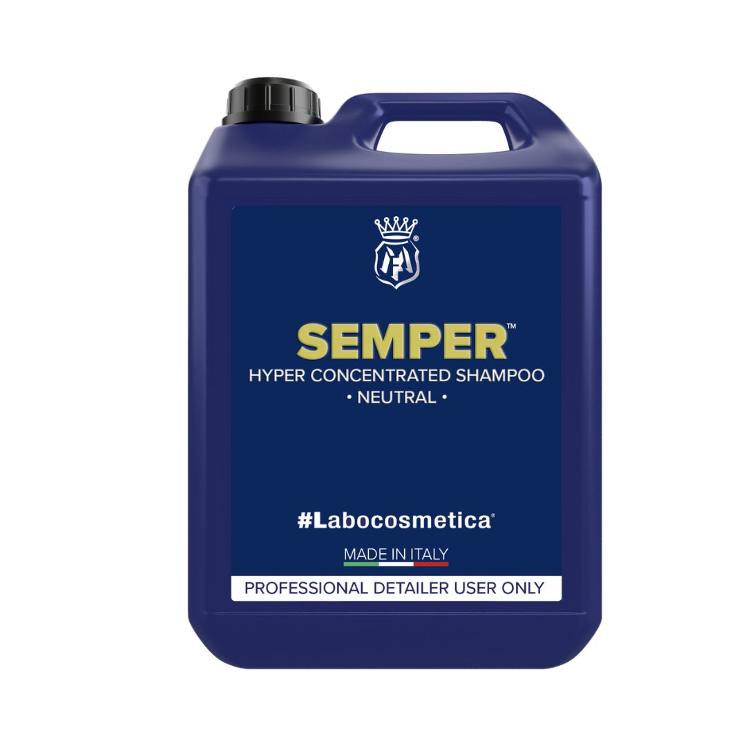 Blue 4500ml container of Semper hyper concentrated shampoo with Labocosmetica branding on a white background