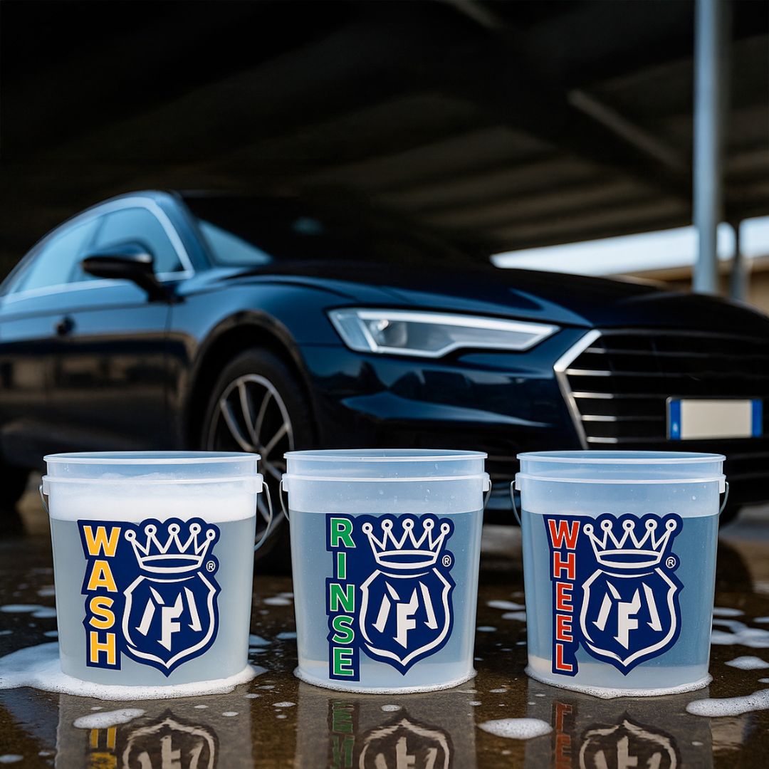 Three Labocosmetica buckets labeled 'Wash', 'Rinse', and 'Wheel' with a car in the background.