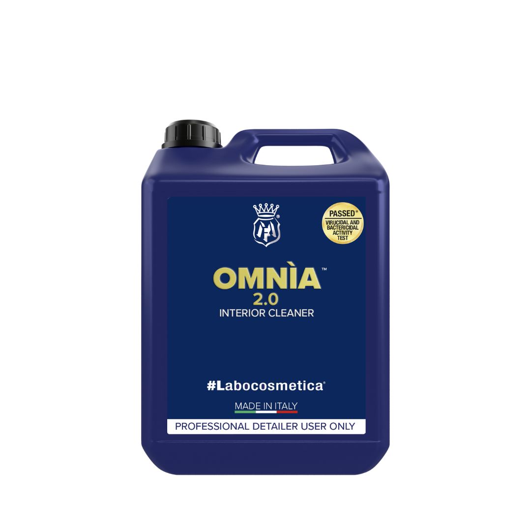 Labocosmetica Omnia interior cleaner 4500ml bottle with blue trigger sprayer bottle. Safe on interior and leather. Suitable for wet vac and Tornador. Antiviral cleaner. Labcosmetica Cork Ireland.