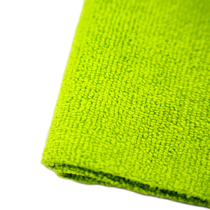 Maniac short pile microfibre in green. Effectively removes oily residues, polishes, glazes, sealants, ceramic coatings and wax residues without leaving streaks or marks. Perfect for polishing chrome, shiny metals, glass and mirrors. Maniac Ireland