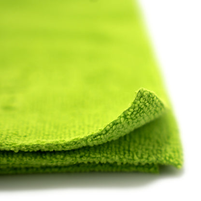 Maniac short pile microfibre in green. Effectively removes oily residues, polishes, glazes, sealants, ceramic coatings and wax residues without leaving streaks or marks. Perfect for polishing chrome, shiny metals, glass and mirrors. Maniac Ireland