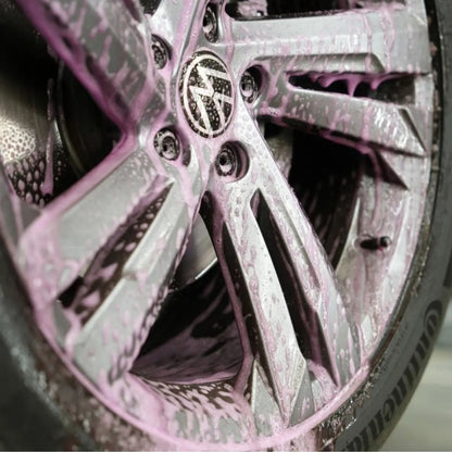 Maniac Wheel Foam Cleaner (Colour Changing) on VW wheel with purple reaction from fallout