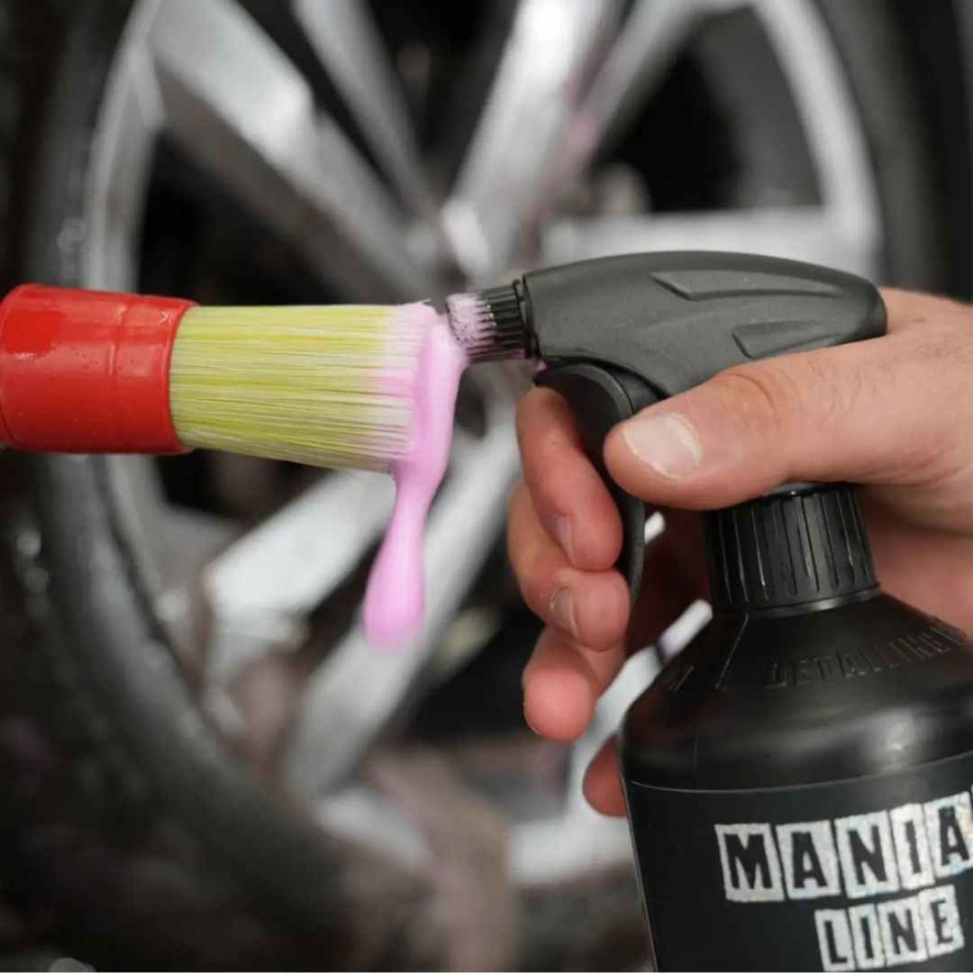Maniac Wheel Foam Cleaner (Colour Changing) on VW wheel with purple reaction from fallout