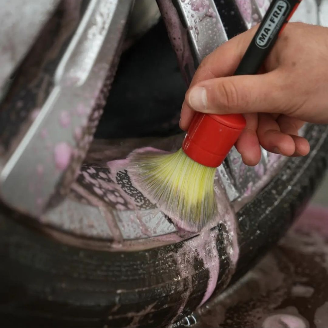 Maniac Wheel Foam Cleaner (Colour Changing) on VW wheel with purple reaction from fallout