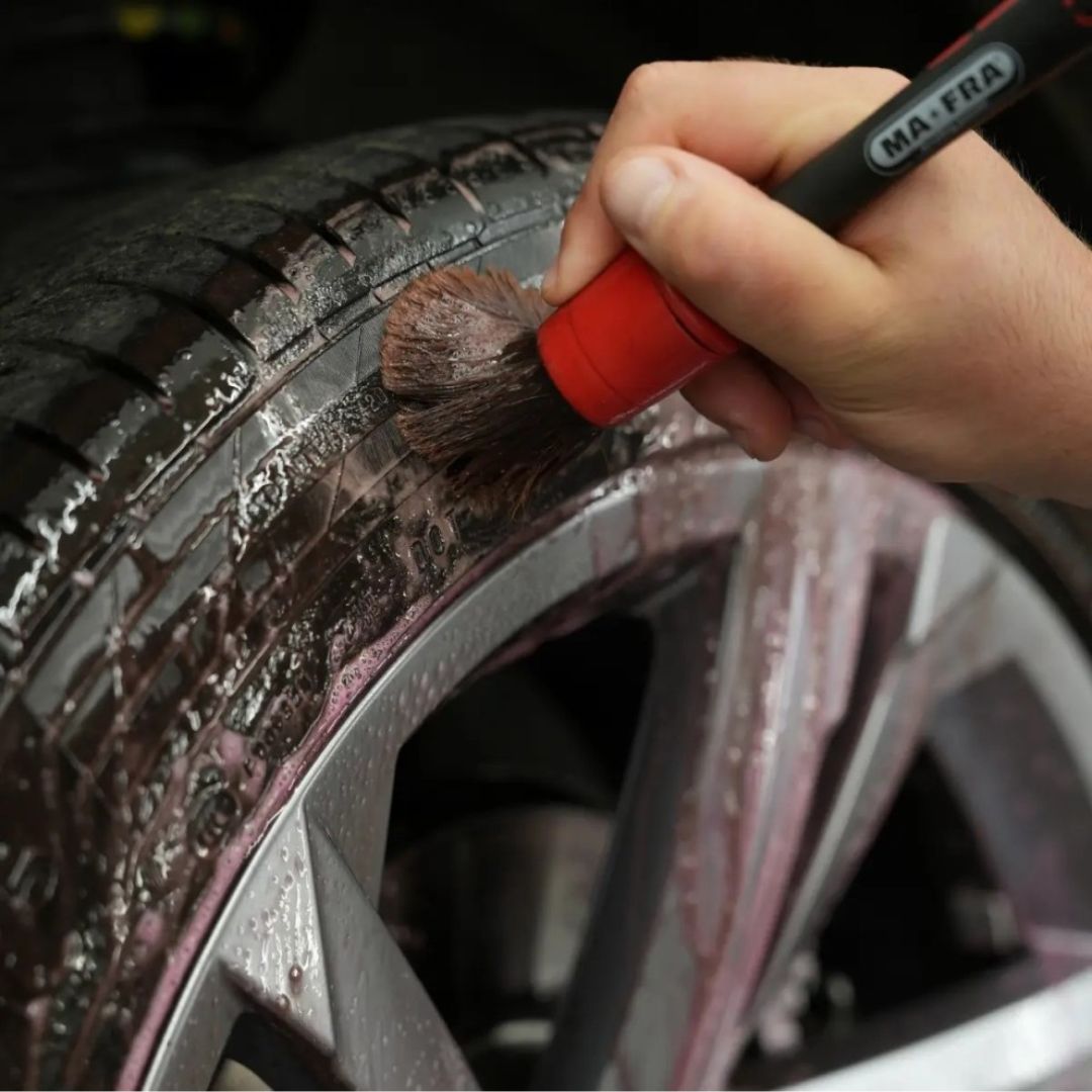 Maniac Wheel Foam Cleaner (Colour Changing) on VW wheel with purple reaction from fallout
