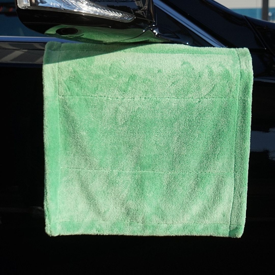 Purestar, Korean microfibre, widely known for their premium and quality towel and cloths have upgraded their buffing and drying towel with magnets for door mirror drips. Purestare Ireland
