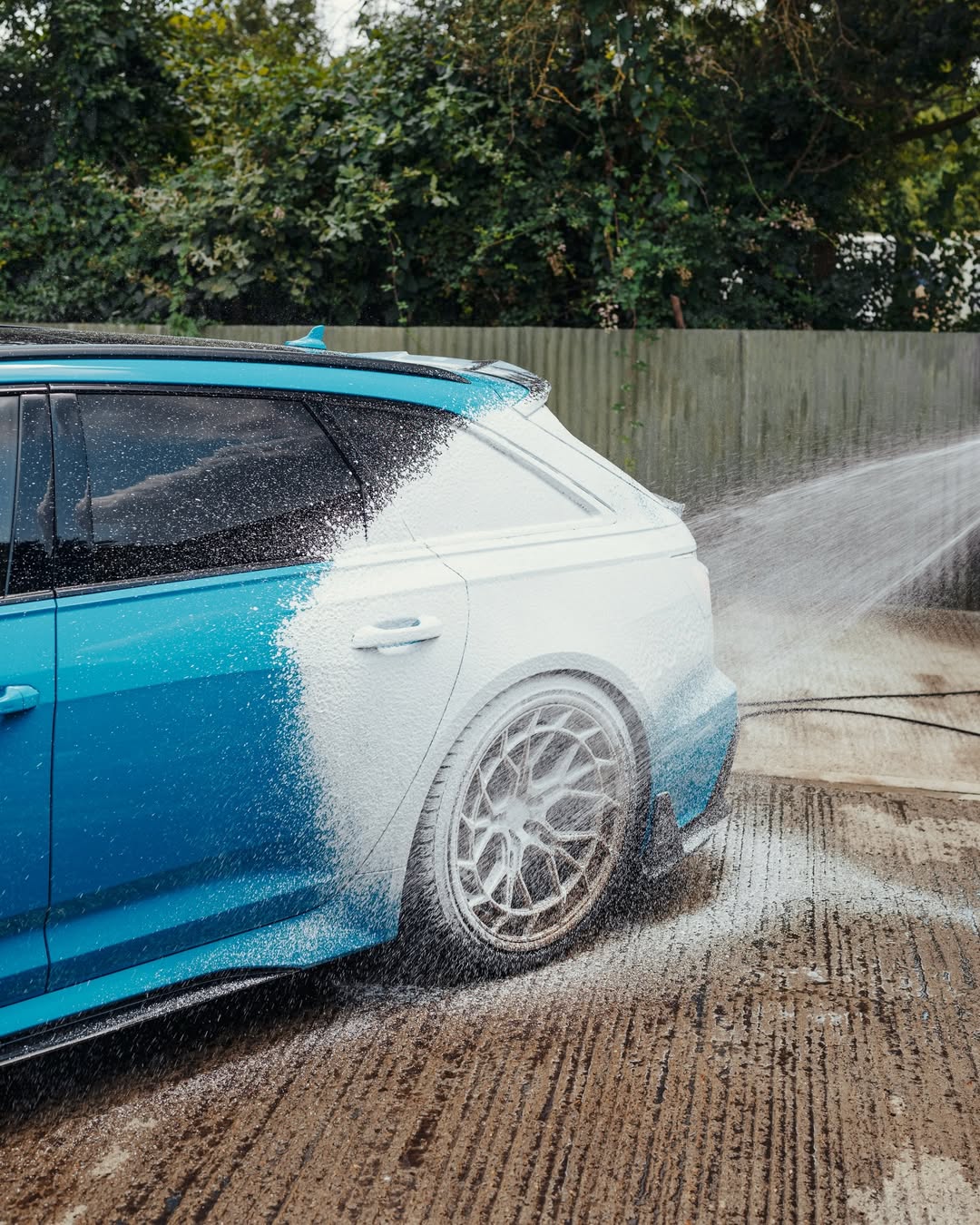 Stjarnagloss Sno Snow Foam on blue Audi RS6