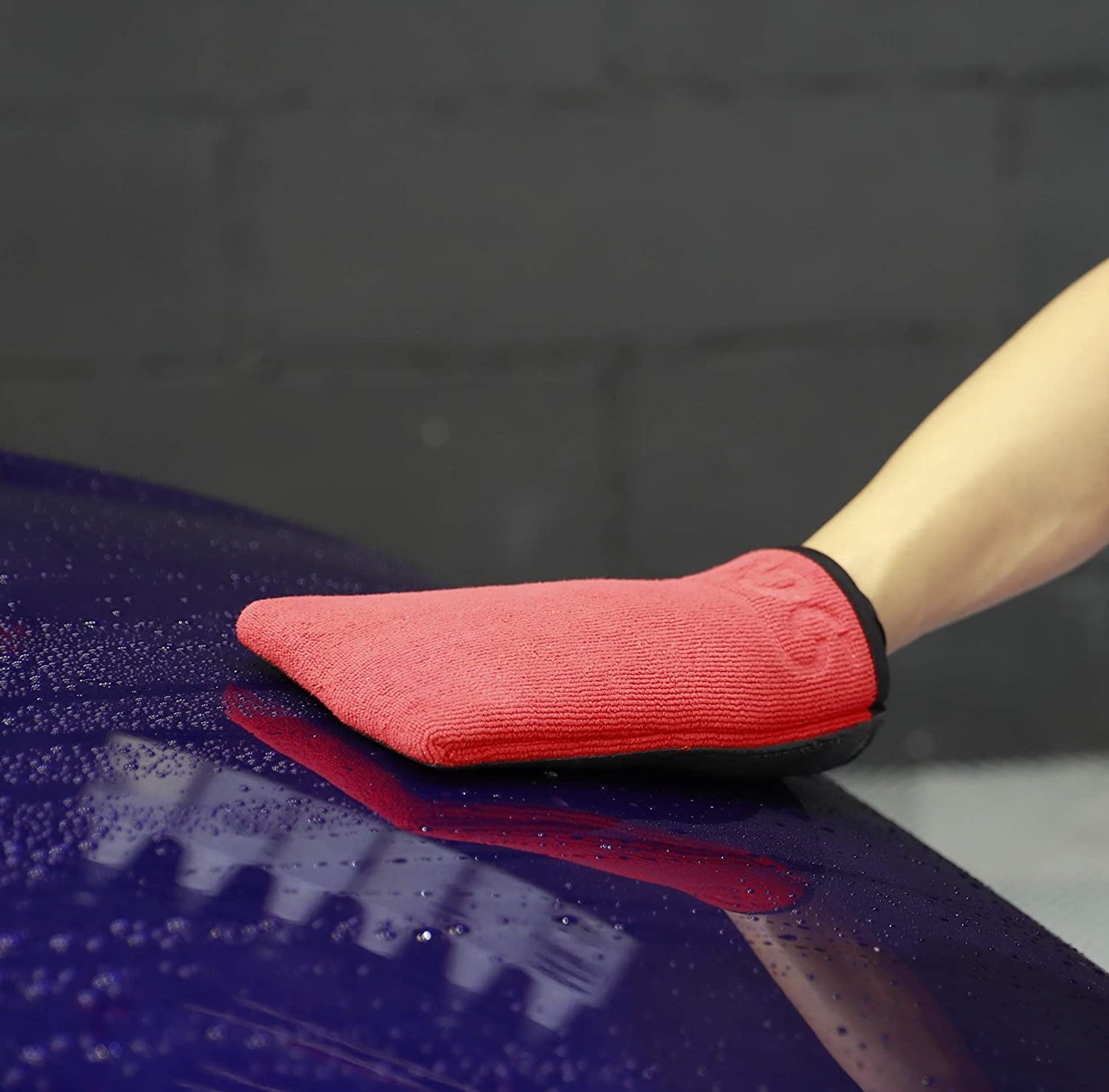 SGCB Clay Mitt in Black with red shaft. Clay bar mitt. better than clay bar for car wash. SGCB Cork Ireland