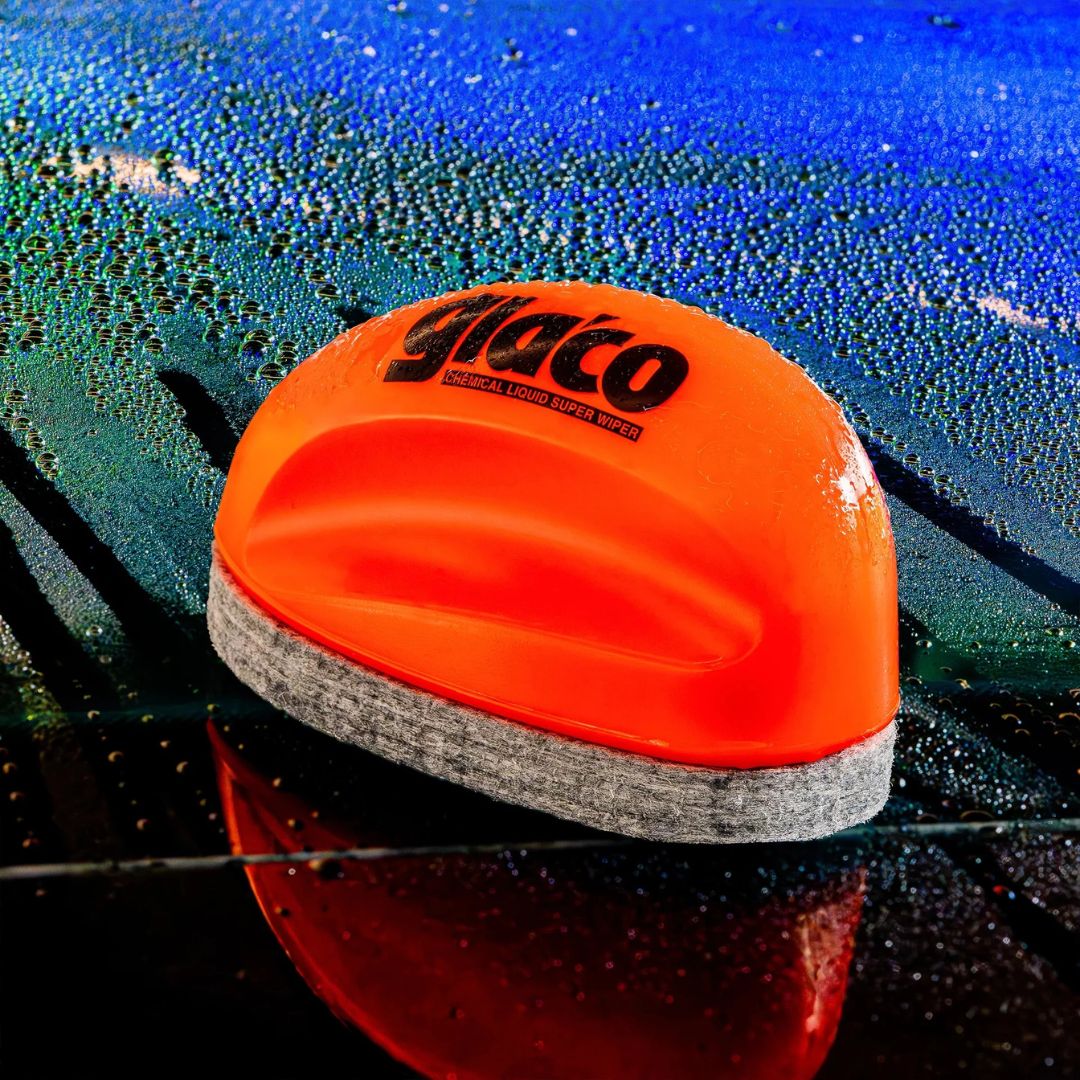 Soft99 Glaco Q 2-in-1 Glass Cleaner and Repellent on a wet window